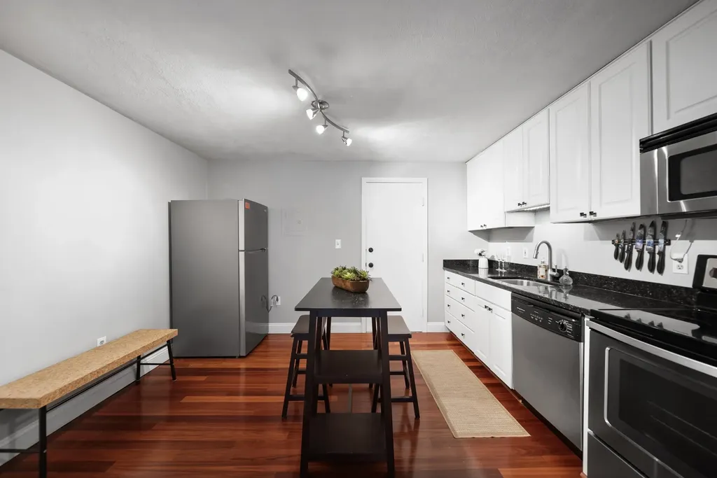 33 Andrew Street Manchester NH 03104