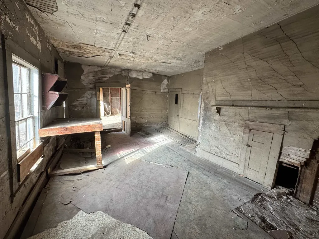 33 Pleasant Street Littleton NH 03561