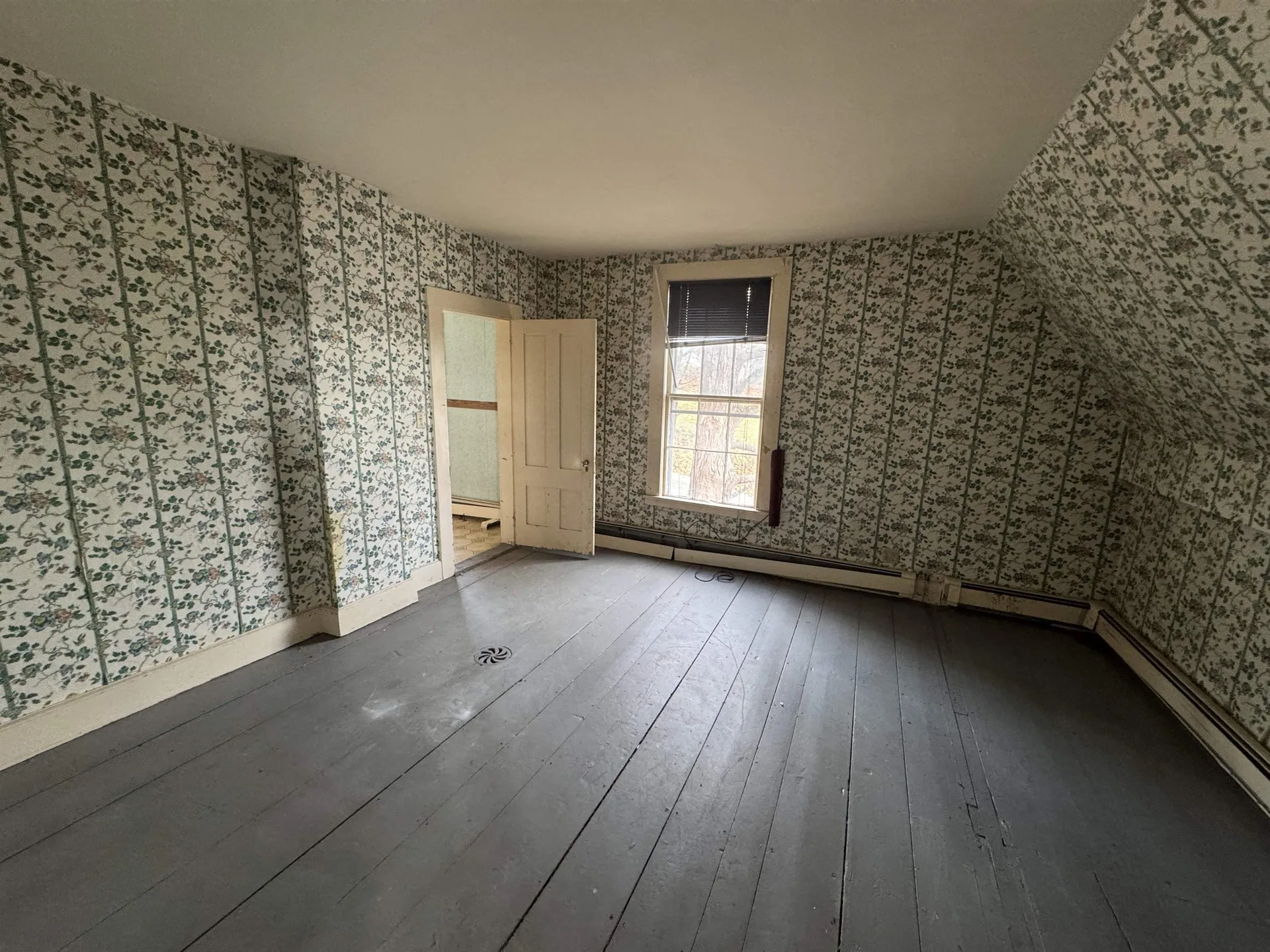 33 Pleasant Street Littleton NH 03561