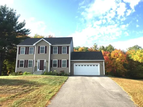 27 Nesenkeag Drive Litchfield NH 03052