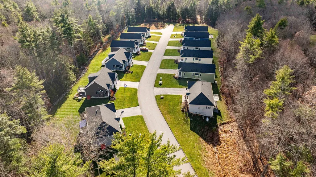 16 Currier Lane Fremont NH 03044