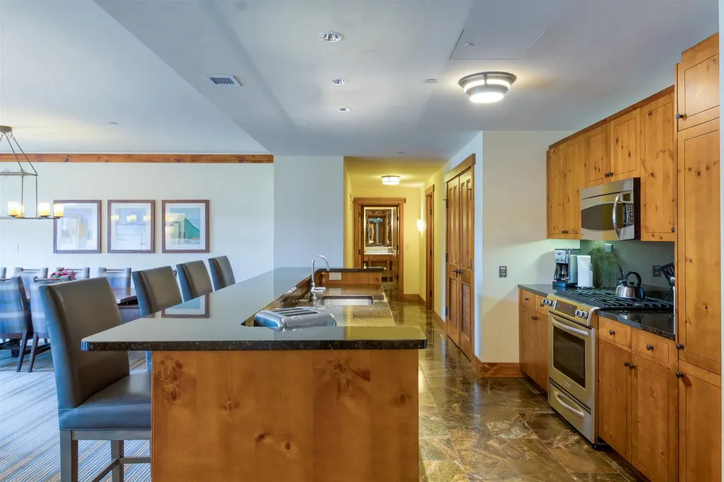 7412 Mountain Road Stowe VT 05672