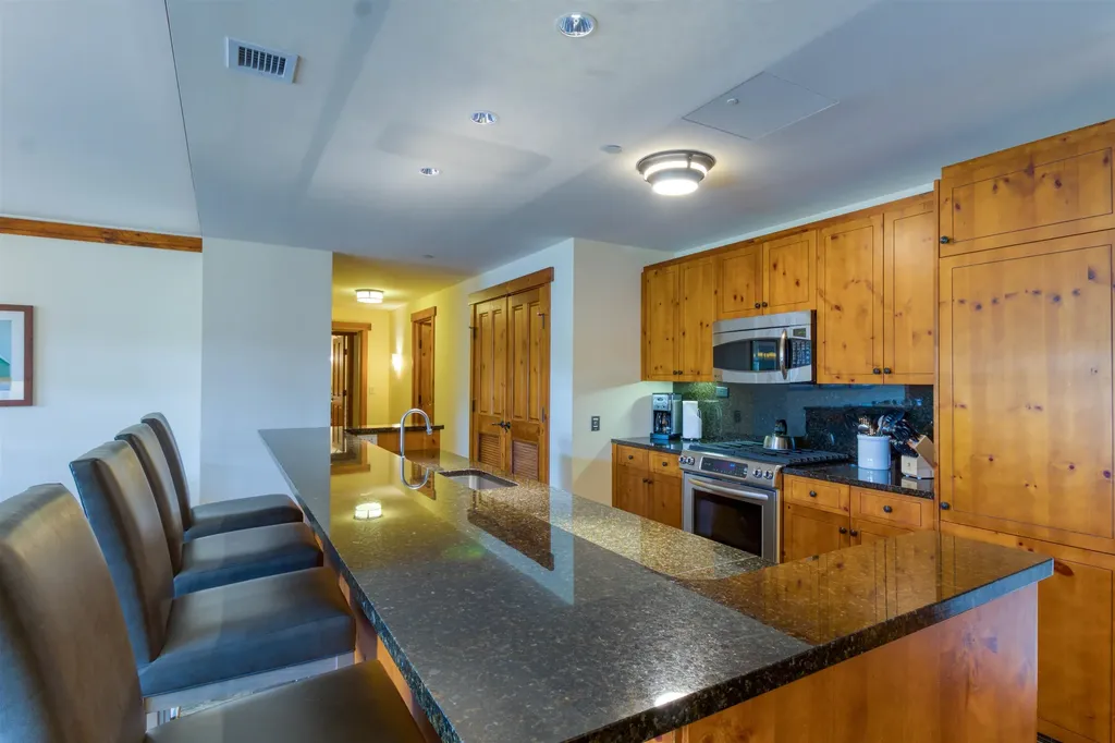 7412 Mountain Road Stowe VT 05672