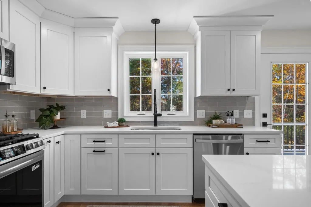 14 C Mohawk Drive Londonderry NH 03053