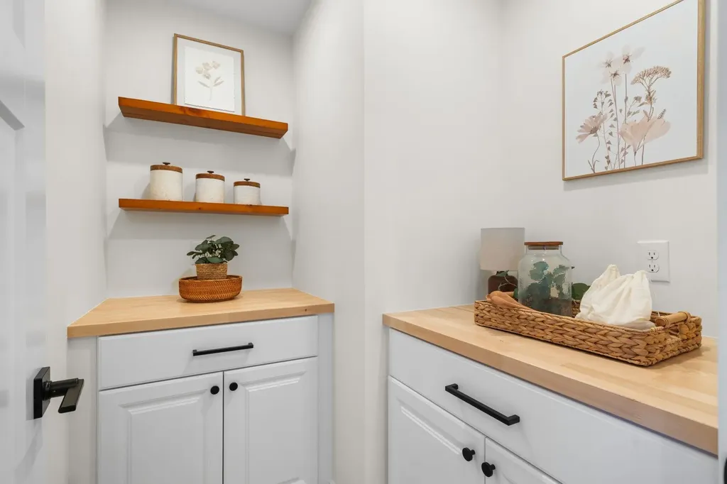 14 C Mohawk Drive Londonderry NH 03053