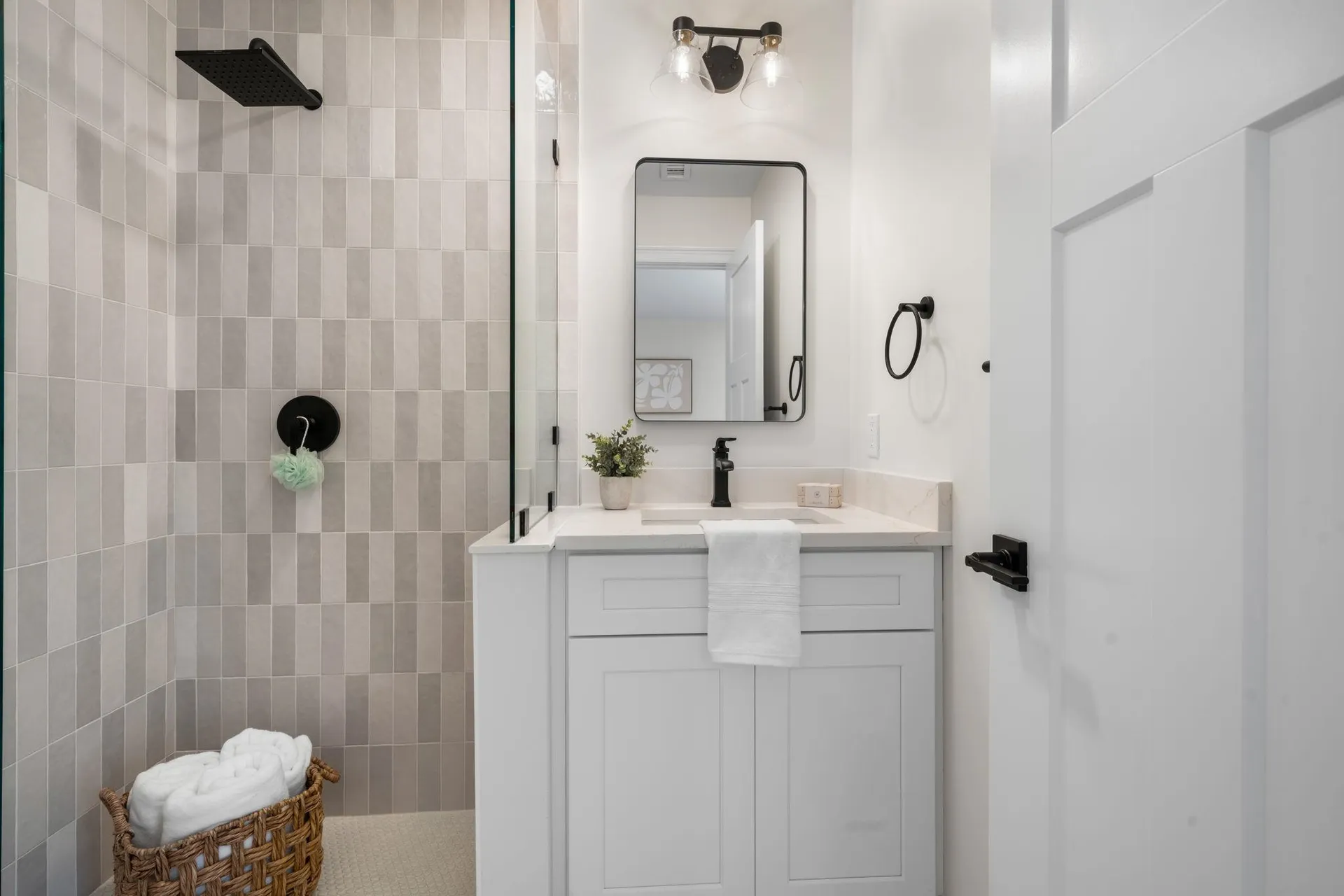 14 C Mohawk Drive Londonderry NH 03053