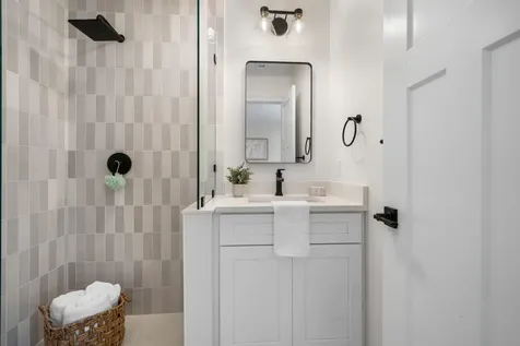 14 C Mohawk Drive Londonderry NH 03053