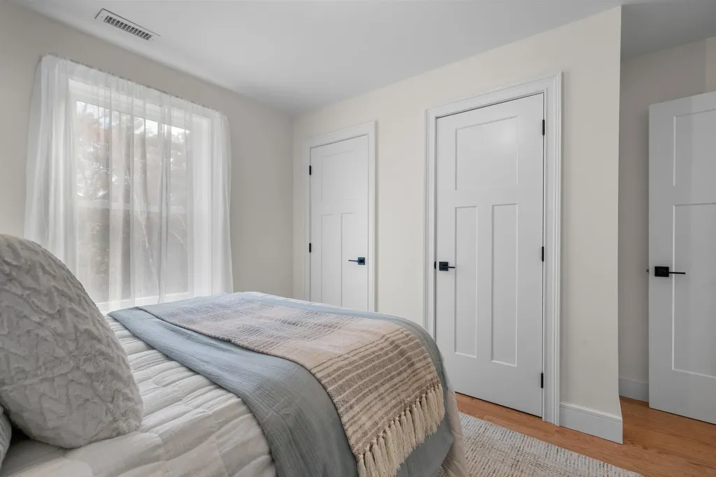 14 B Mohawk Drive Londonderry NH 03053