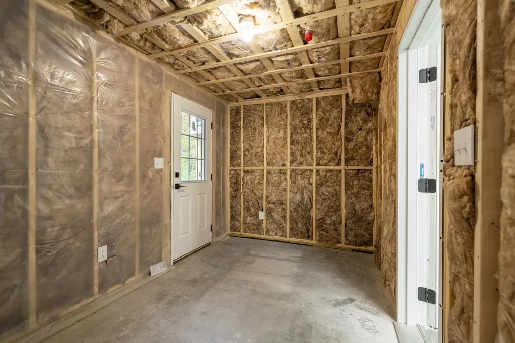 14 B Mohawk Drive Londonderry NH 03053