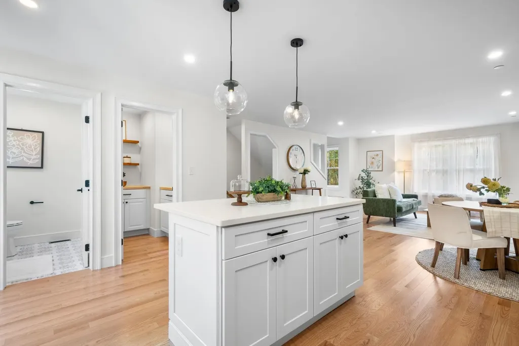 14 B Mohawk Drive Londonderry NH 03053