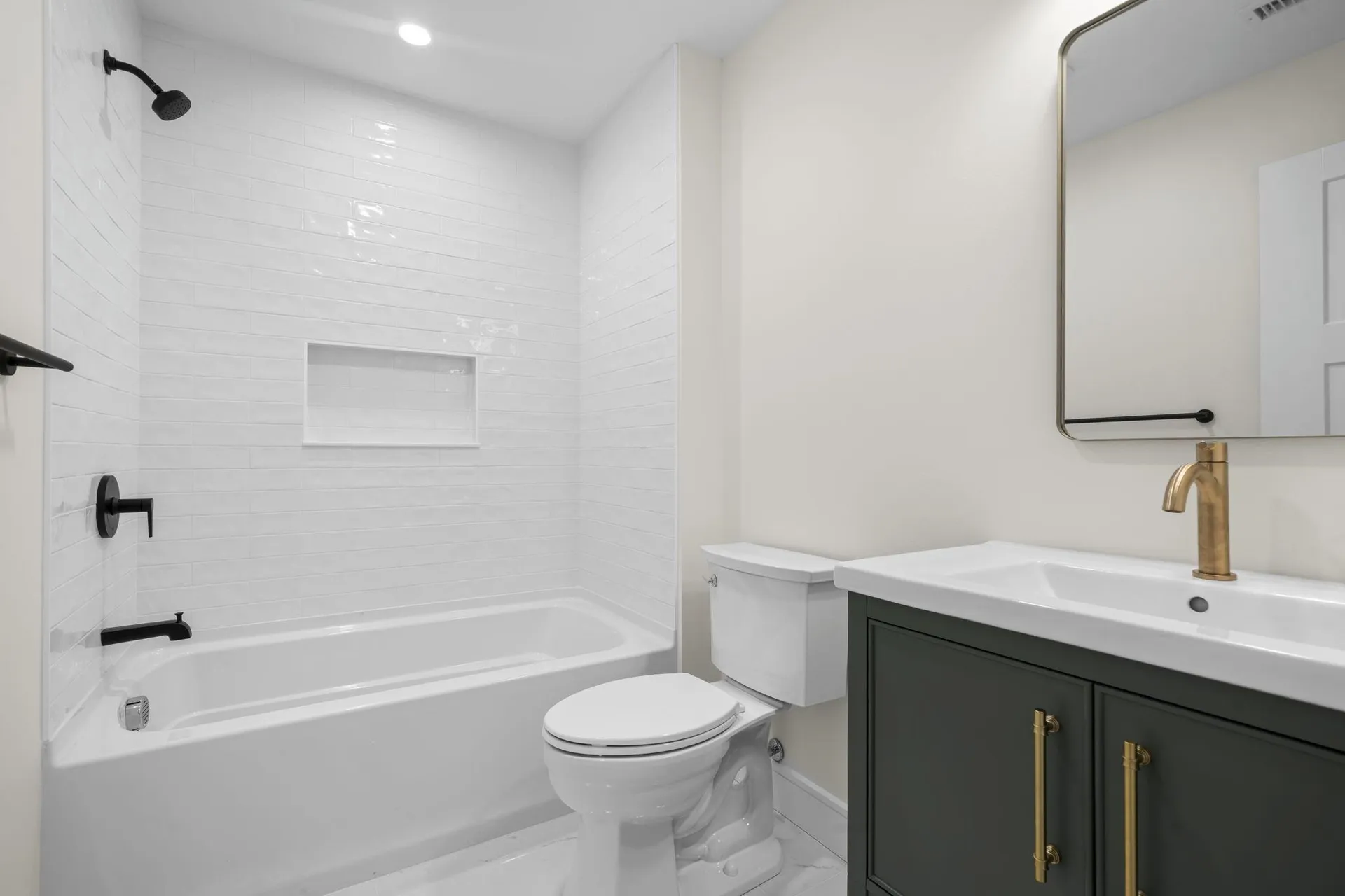 14 B Mohawk Drive Londonderry NH 03053