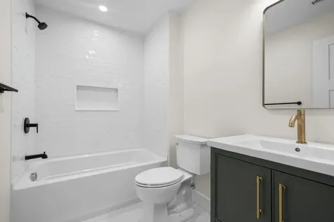 14 B Mohawk Drive Londonderry NH 03053