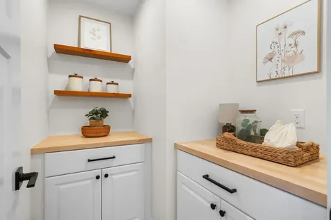 14 B Mohawk Drive Londonderry NH 03053