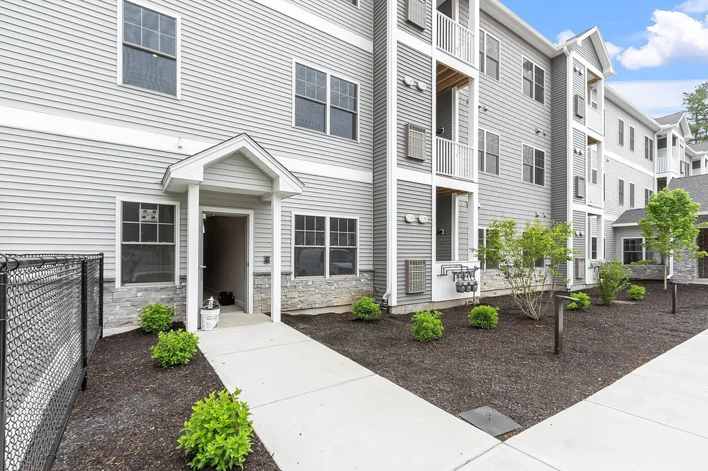 10100 S Willow Street Manchester NH 03103