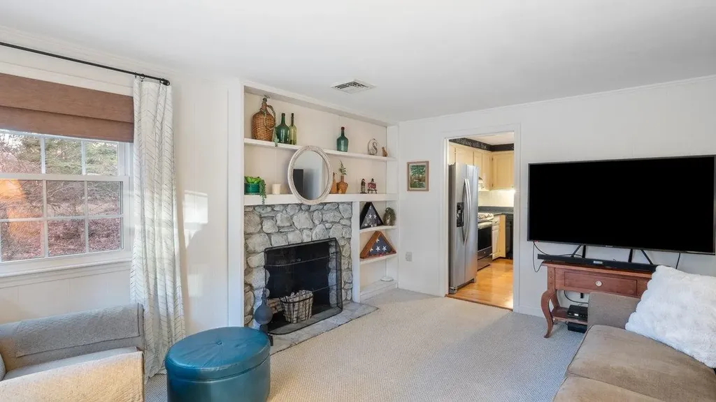 10 Judy Drive Londonderry NH 03053