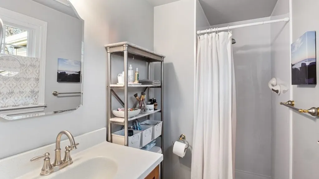 10 Judy Drive Londonderry NH 03053