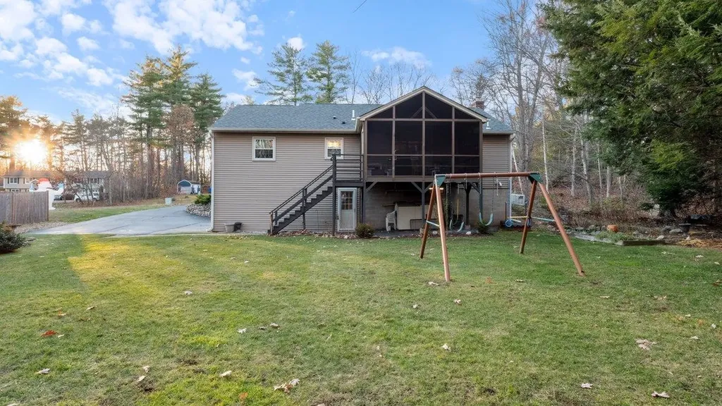 10 Judy Drive Londonderry NH 03053