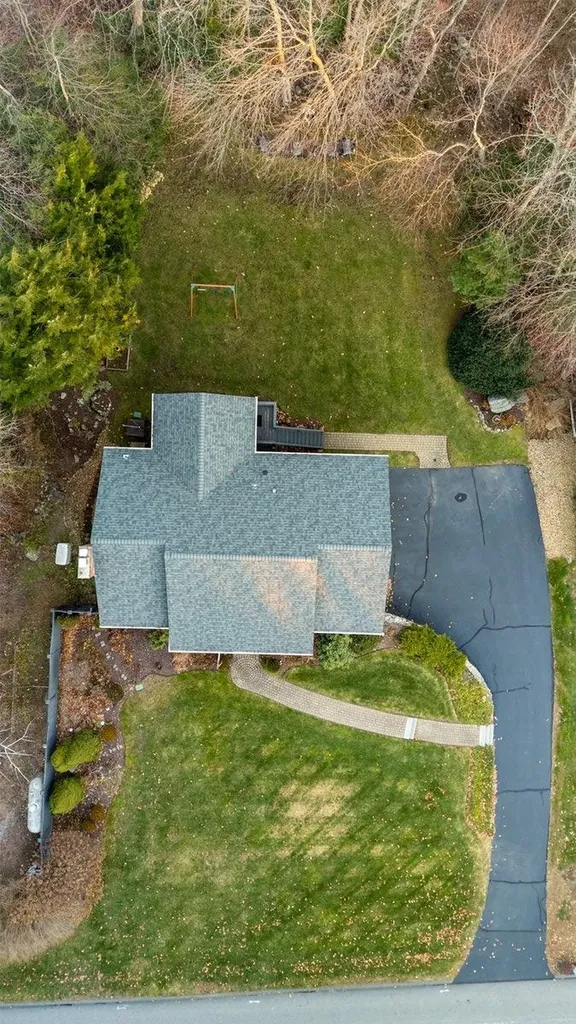 10 Judy Drive Londonderry NH 03053