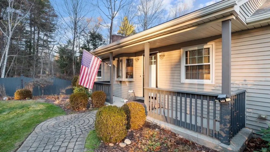 10 Judy Drive Londonderry NH 03053