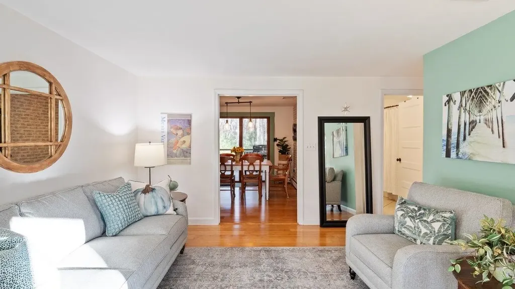 10 Judy Drive Londonderry NH 03053