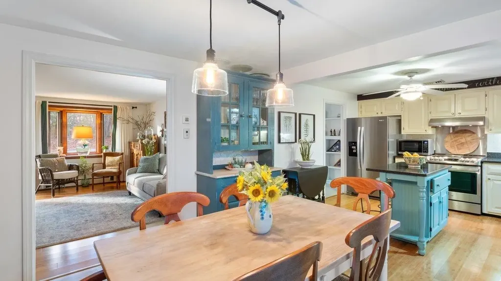 10 Judy Drive Londonderry NH 03053