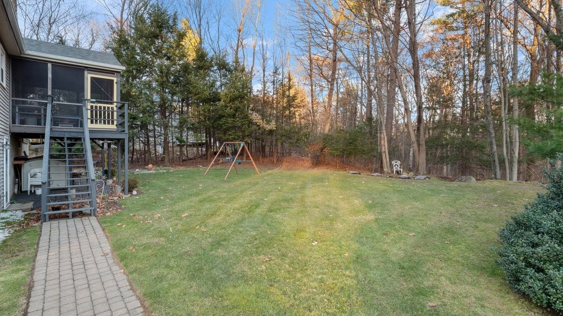 10 Judy Drive Londonderry NH 03053