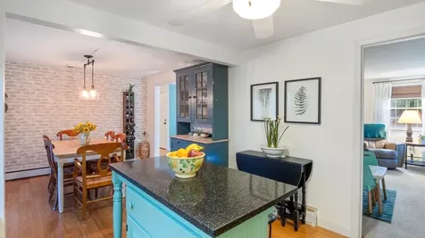 10 Judy Drive Londonderry NH 03053