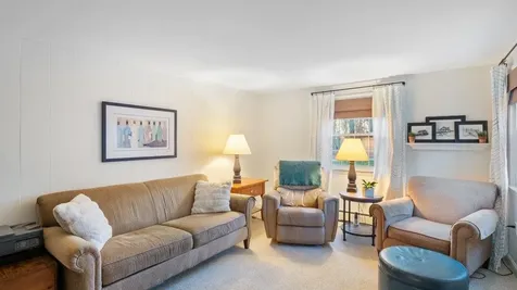 10 Judy Drive Londonderry NH 03053