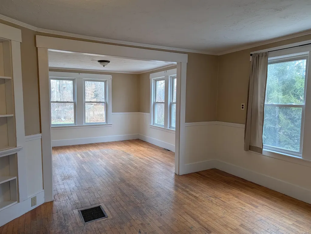 30 Pleasant Street Plymouth NH 03264