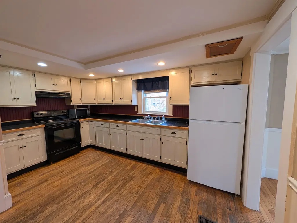 30 Pleasant Street Plymouth NH 03264