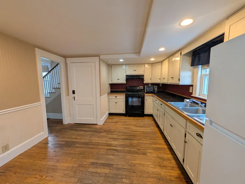 30 Pleasant Street Plymouth NH 03264