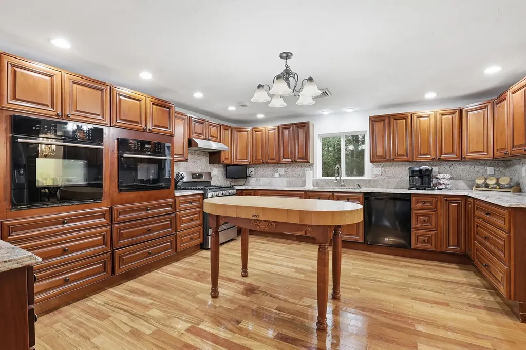 27 Alvirne Drive Hudson NH 03051