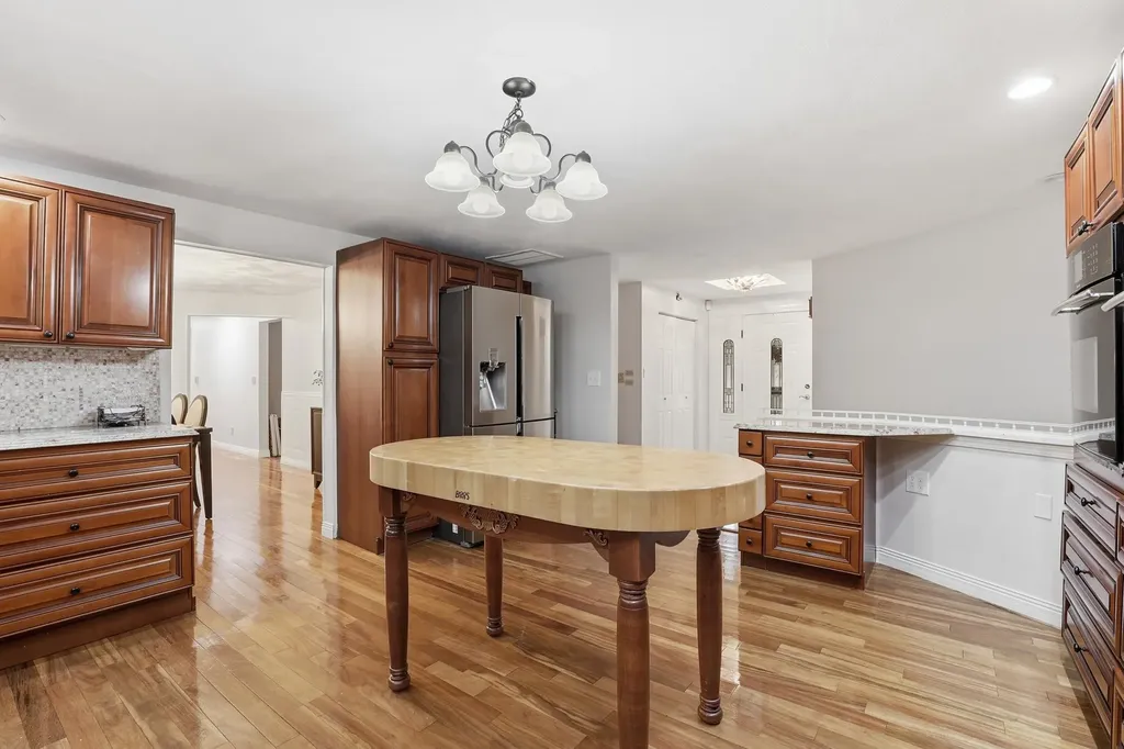 27 Alvirne Drive Hudson NH 03051