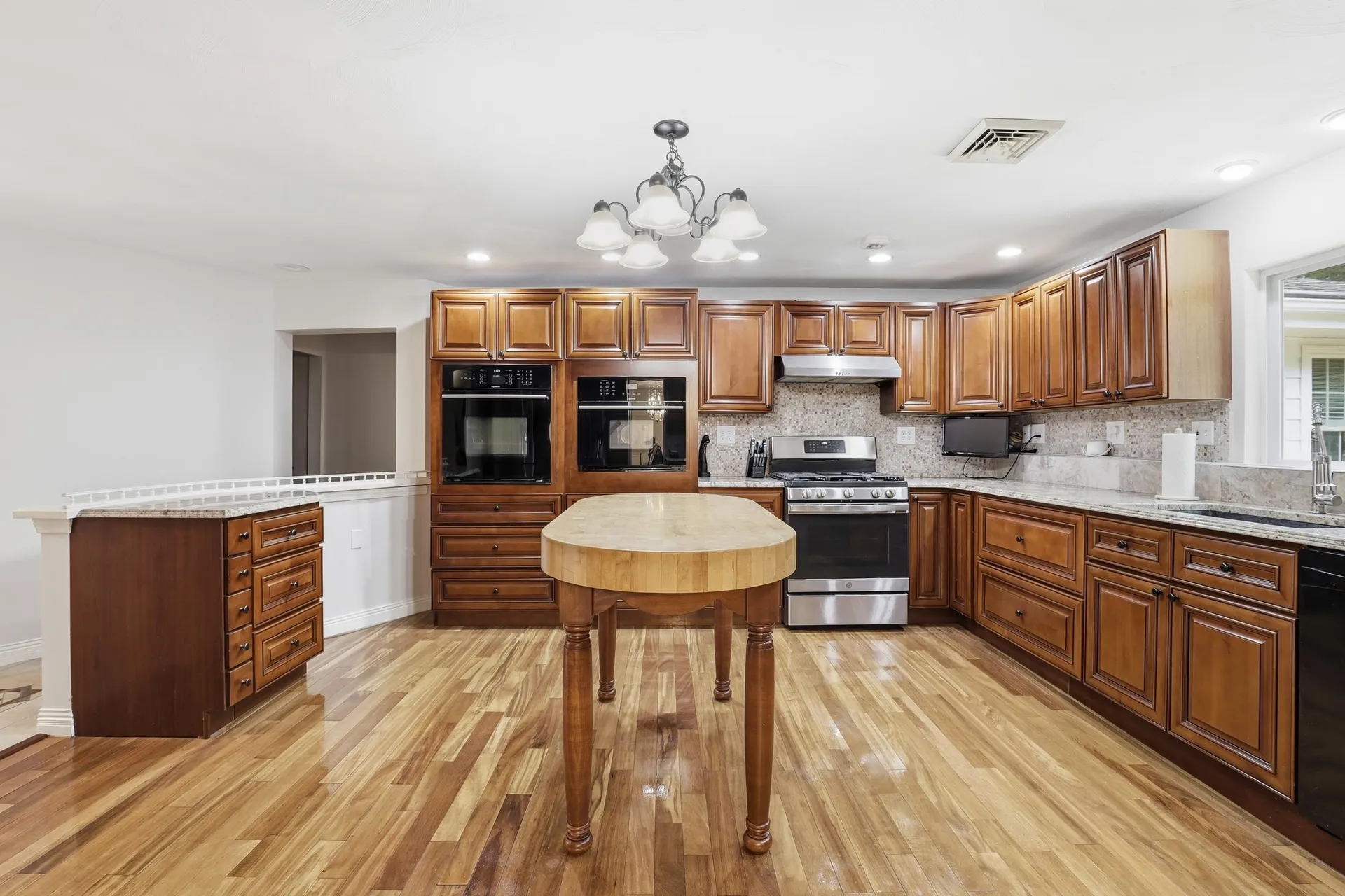 27 Alvirne Drive Hudson NH 03051