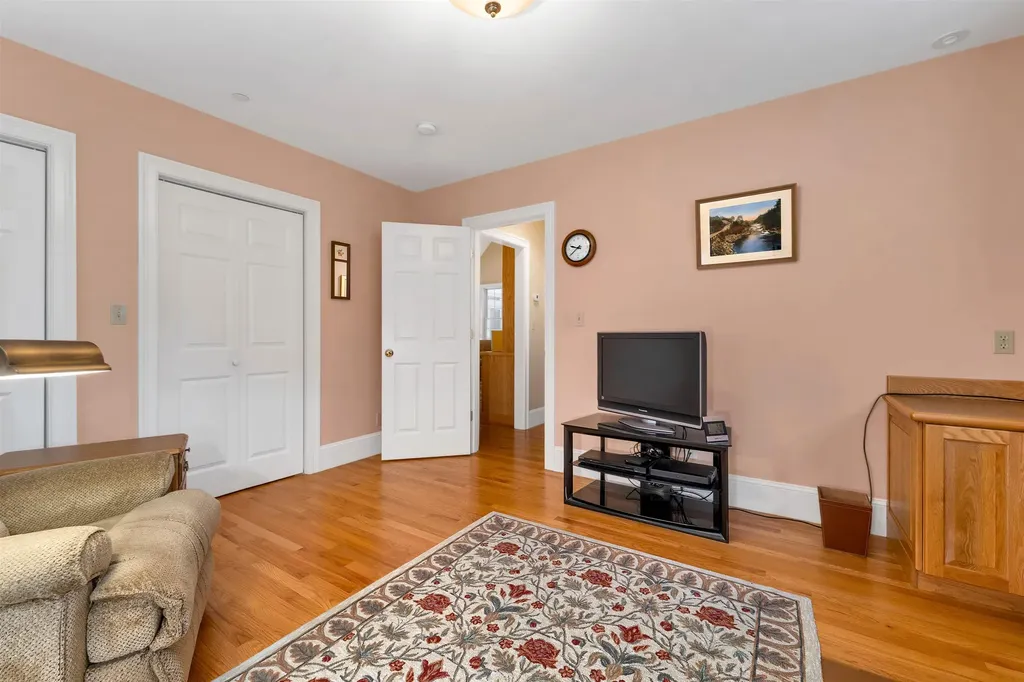 40 North Wood Road Dunbarton NH 03046-4708