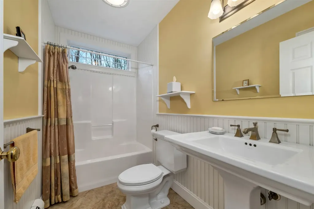 40 North Wood Road Dunbarton NH 03046-4708