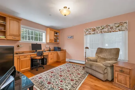 40 North Woods Road Dunbarton NH 03046-4708