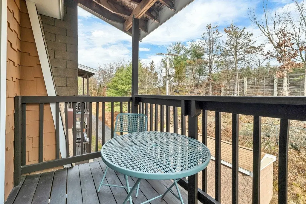 210 Brook Village Road Nashua NH 03062