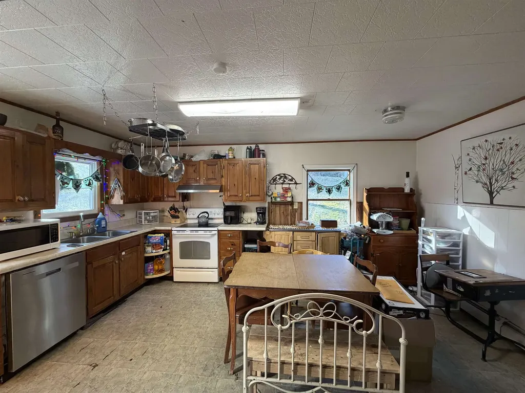 17 Pappas Road Claremont NH 03743