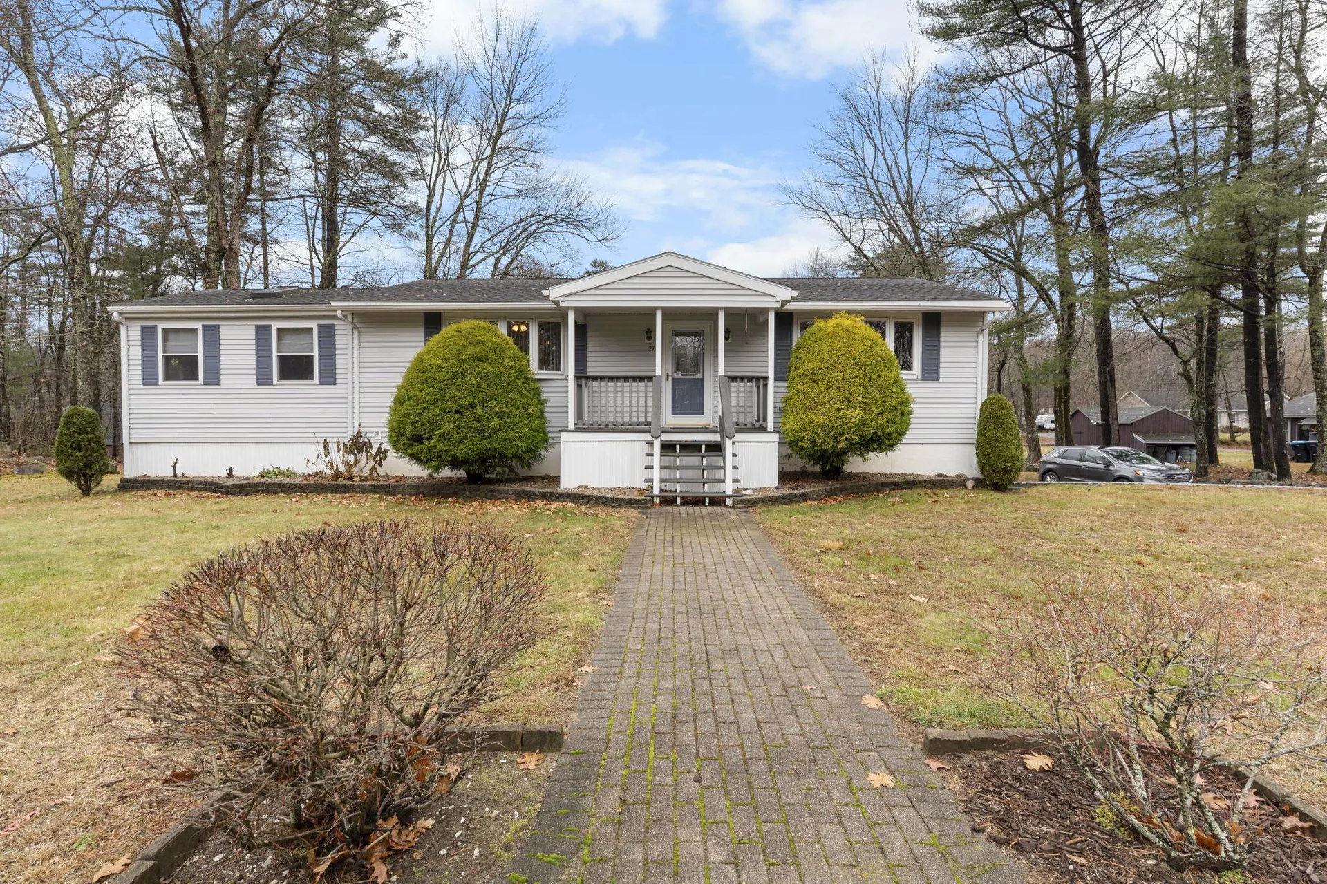 27 Cove Drive Derry NH 03038-5327