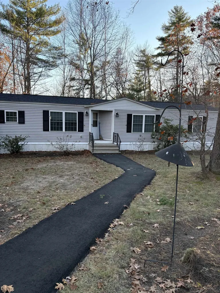 4 Sunny Oaks Terrace Wolfeboro NH 03894