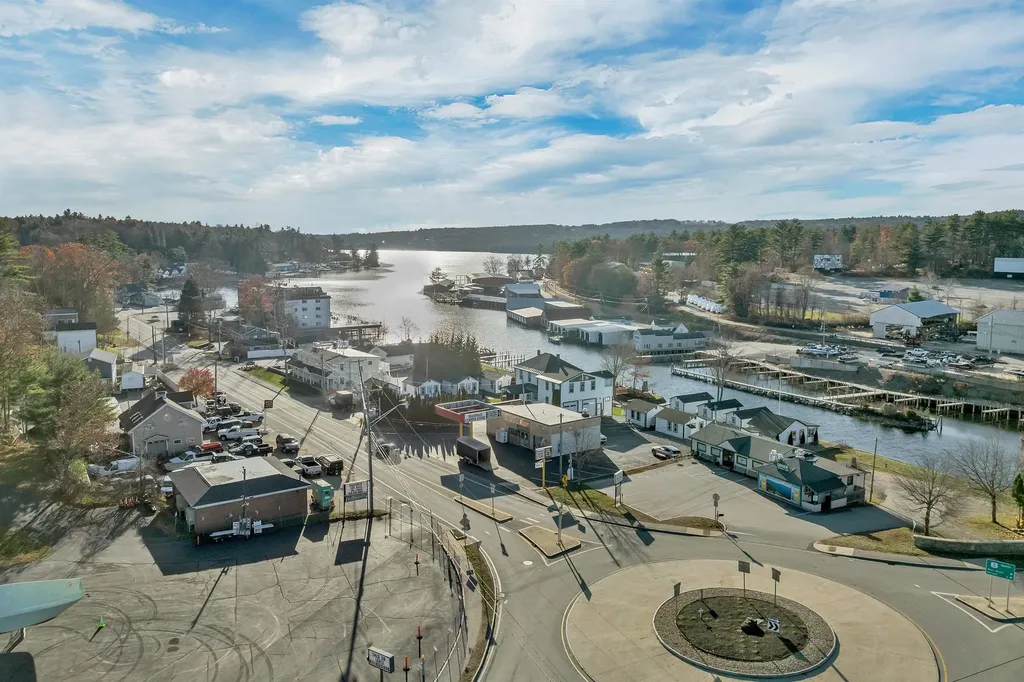 209 Lady Walsingham Way Laconia NH 03246