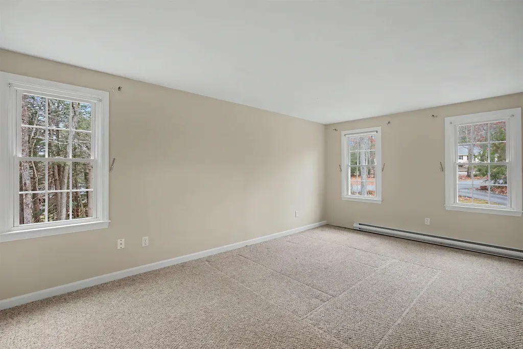 42 Country Road Hampstead NH 03826