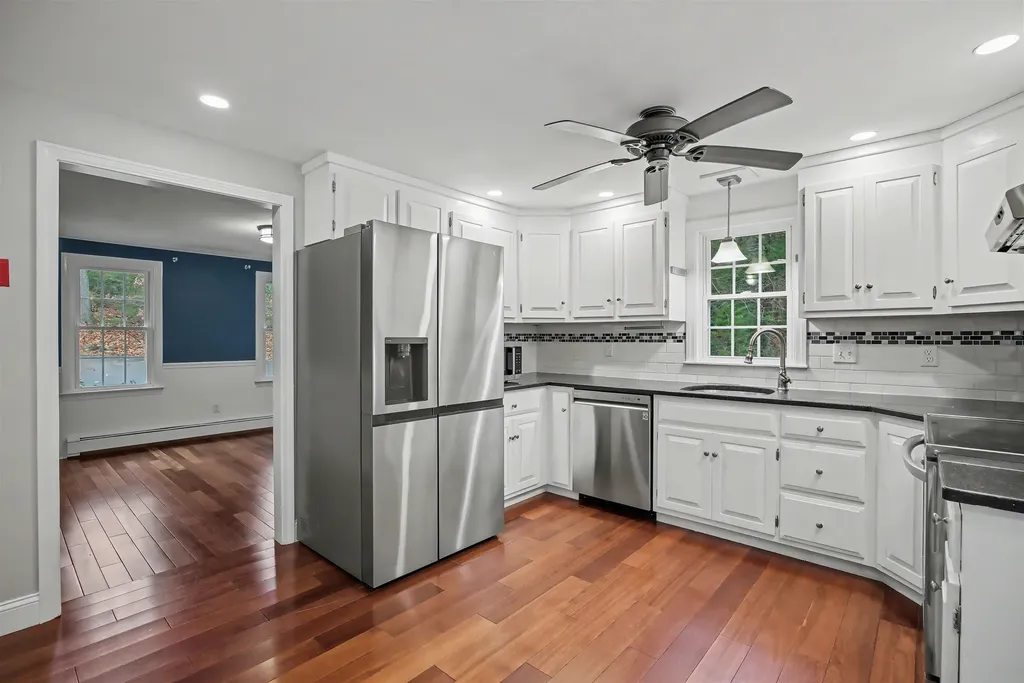 42 Country Road Hampstead NH 03826