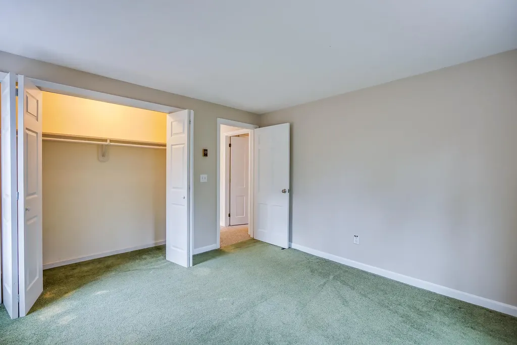 42 Country Road Hampstead NH 03826