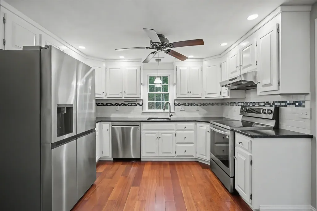 42 Country Road Hampstead NH 03826