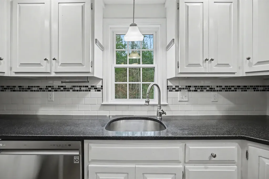 42 Country Road Hampstead NH 03826