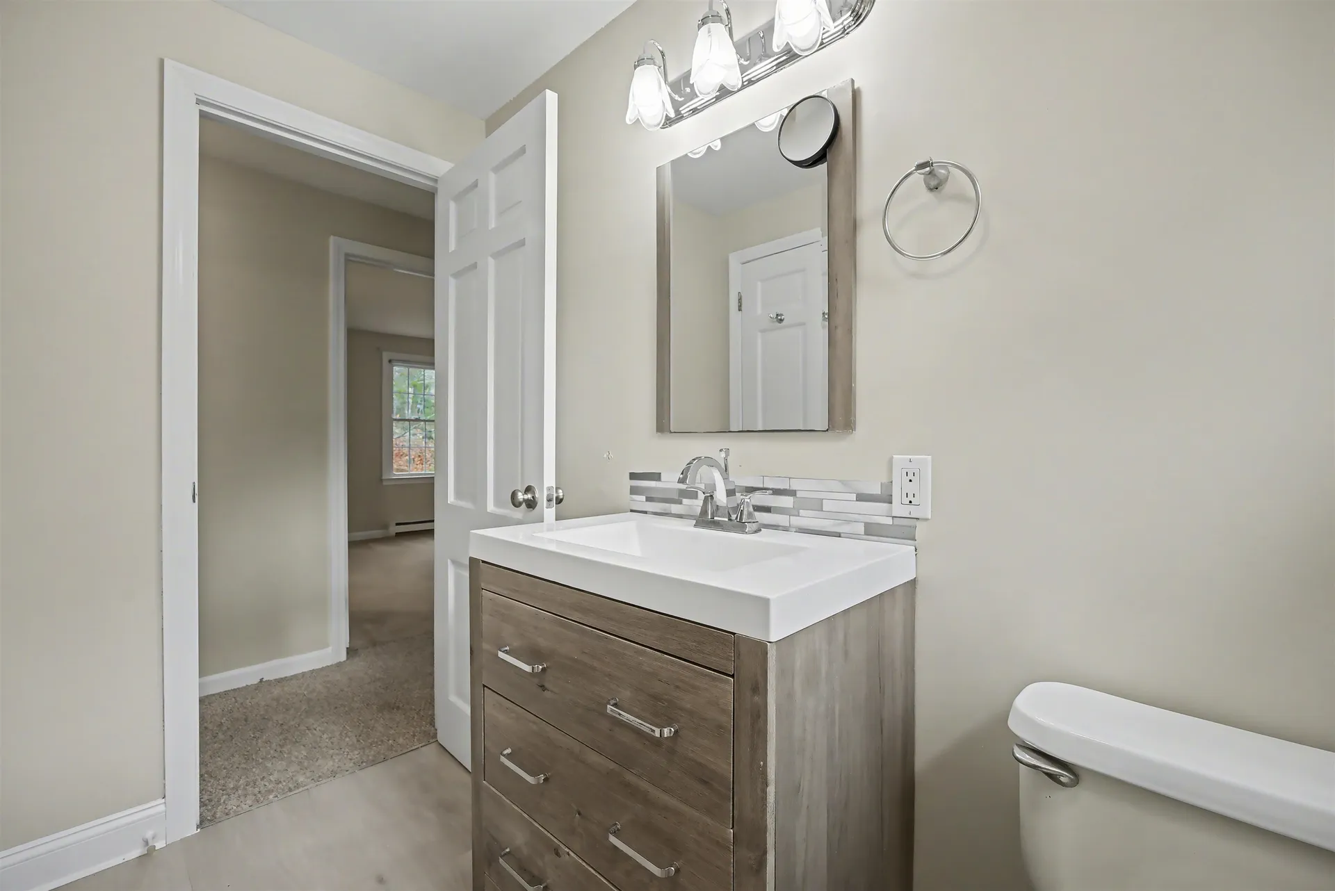 42 Country Road Hampstead NH 03826