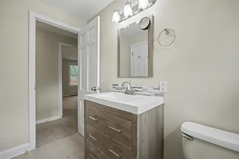 42 Country Road Hampstead NH 03826