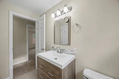 42 Country Road Hampstead NH 03826